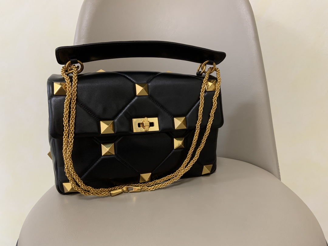 Valentin0_Garavani_Roman